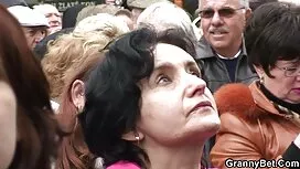 Momak izlijeva porno ...