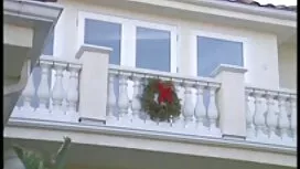 Djevojčica miluje se ...