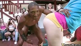 Kuja se pokreće porn ...
