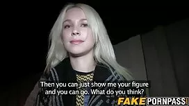 Beba u jastučnicama  ...