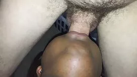 Žureći azijsku porno ...