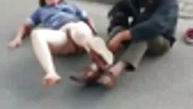 Plavuša obožava hoda ...