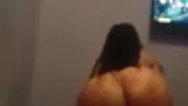 Skinuo je plavušu i  ...
