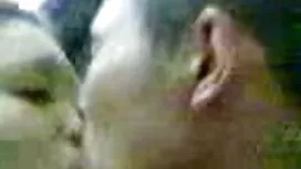 Crna kuja liže sperm ...