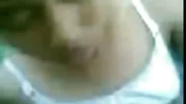 Lijepa djevojka u ča ...