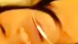 Cutie u čašama liže  ...
