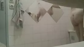 Dvije prekrasne djev ...